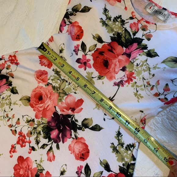 Beautiful Floral Dress - Picture 5 of 7